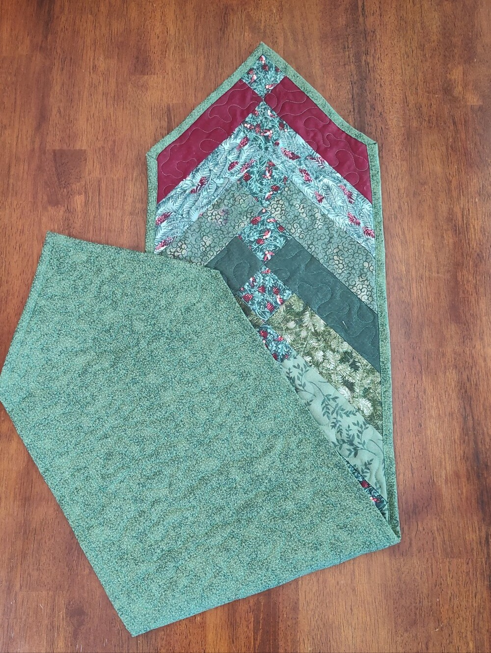 Cardinal Forest! NEW HANDMADE Quilted Table Runner -  12" X 46" - Picture 5 of 10